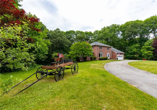 Photo 2 of Single family home for sale at 20 Lincoln Dr, North Smithfield, RI 02896 | MLS# 1416661 | Listing updated on 2026-08-24