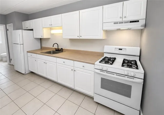 Homes for sale in West Warwick, RI | 94 Cowesett Ave #3, West Warwick, RI 02893 | MLS# 1416682