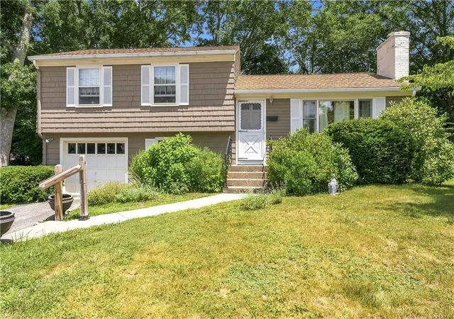 Homes for sale in North Kingstown, RI | 181 Brookside Dr, North Kingstown, RI 02852 | MLS# 1416688