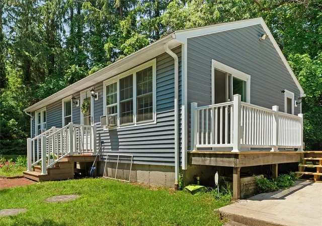 3rd image of 7 Boulder Dr, Johnston, RI 02919 | MLS# 1416700