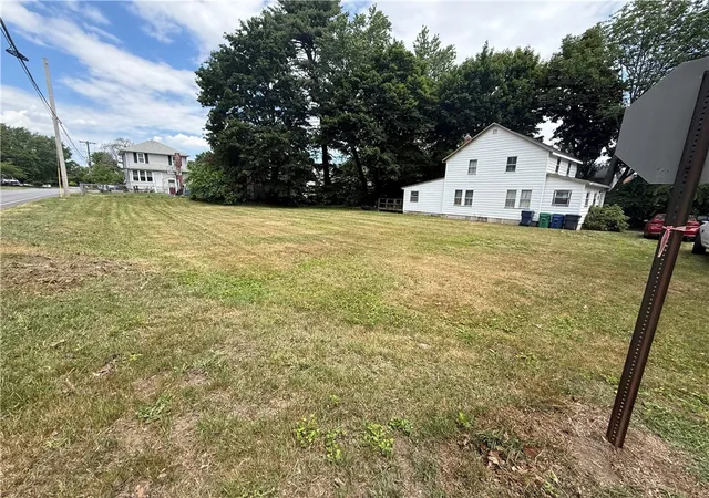Photo 4 of Sale Pending at 131 Park Ave, Warwick, RI 02889 | MLS# 1416576 | Listing updated on 2026-08-04