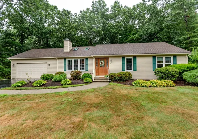 Homes for sale in Smithfield, RI | 27 Forestwood Dr, Smithfield, RI 02917 | MLS# 1416698
