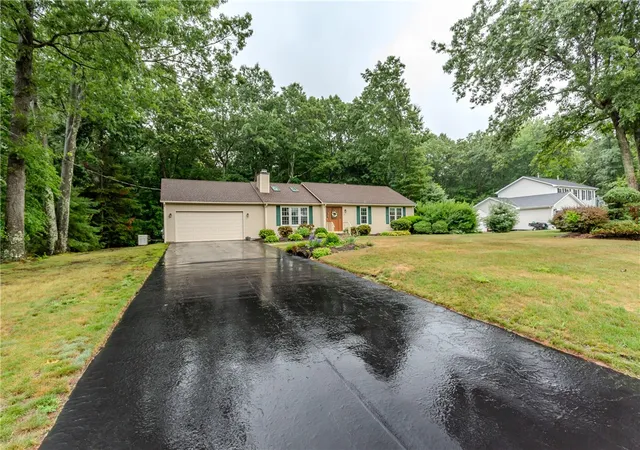 Homes for sale in Smithfield, RI | 27 Forestwood Dr, Smithfield, RI 02917 | MLS# 1416698