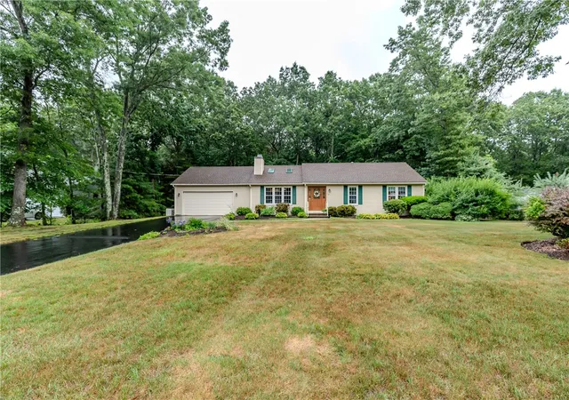 Homes for sale in Smithfield, RI | 27 Forestwood Dr, Smithfield, RI 02917 | MLS# 1416698