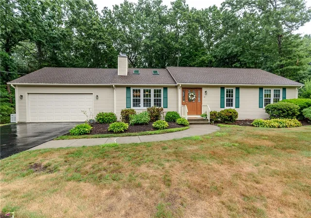 Homes for sale in Smithfield, RI | 27 Forestwood Dr, Smithfield, RI 02917 | MLS# 1416698