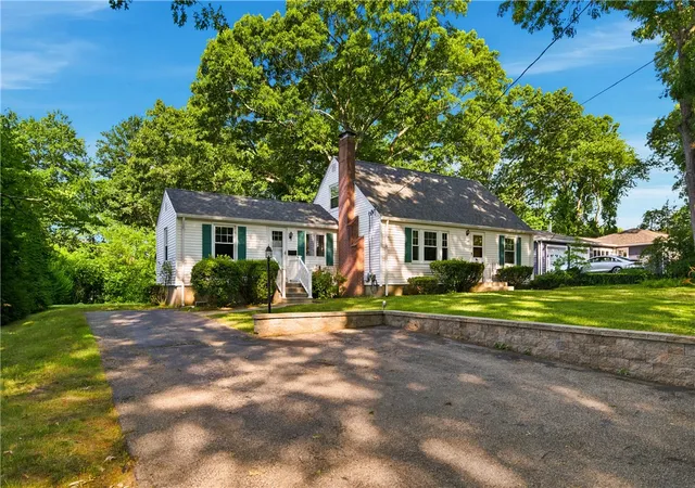 Homes for sale in North Providence, RI | 380 Angel Rd, North Providence, RI 02904 | MLS# 1416768