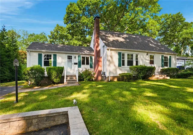 Homes for sale in North Providence, RI | 380 Angel Rd, North Providence, RI 02904 | MLS# 1416768