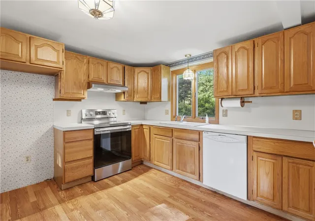 Homes for sale in North Providence, RI | 380 Angel Rd, North Providence, RI 02904 | MLS# 1416768