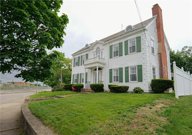 Homes for sale in Pawtucket, RI | 36 Underwood Dr, Pawtucket, RI 02860 | MLS# 1416785