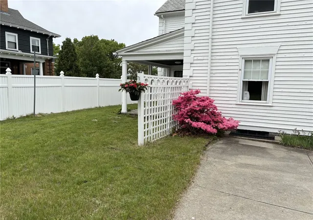 Homes for sale in Pawtucket, RI | 36 Underwood Dr, Pawtucket, RI 02860 | MLS# 1416785