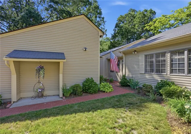 4th image of 115 Pine Glen Dr, East Greenwich, RI 02818 | MLS# 1416696