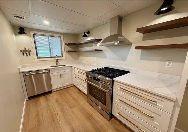 Homes for sale in West Warwick, RI | 650 East Greenwich Ave #302, West Warwick, RI 02893 | MLS# 1416202