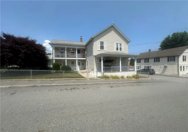Homes for sale in Lincoln, RI | 105 Winter St, Lincoln, RI 02838 | MLS# 1416794