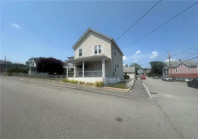 Homes for sale in Lincoln, RI | 105 Winter St, Lincoln, RI 02838 | MLS# 1416794
