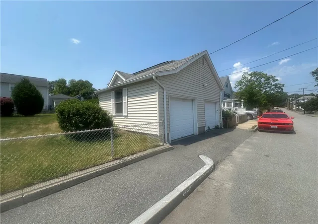 Homes for sale in Lincoln, RI | 105 Winter St, Lincoln, RI 02838 | MLS# 1416794