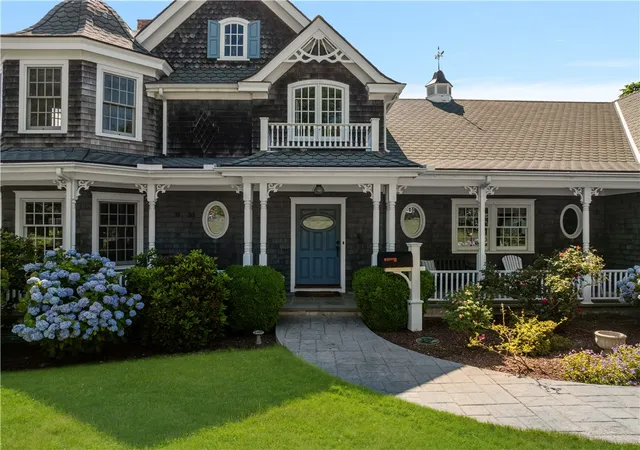 Homes for sale in Bristol, RI | 19 Ledge Rd, Bristol, RI 02809 | MLS# 1416513