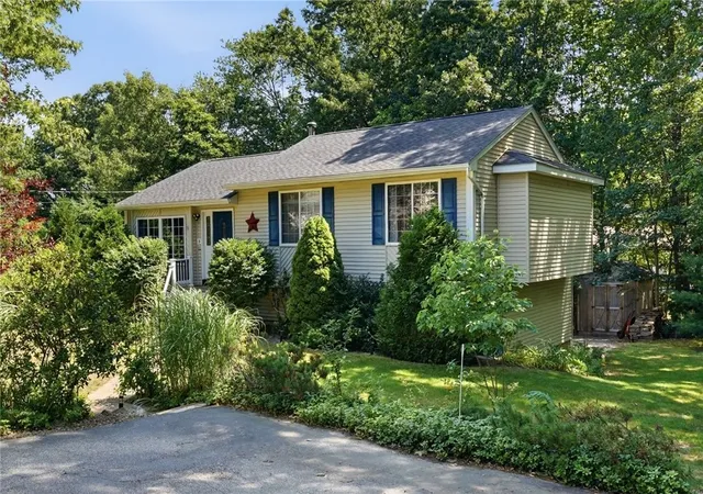 Homes for sale in Coventry, RI | 3 Cote Ct, Coventry, RI 02816 | MLS# 1416878