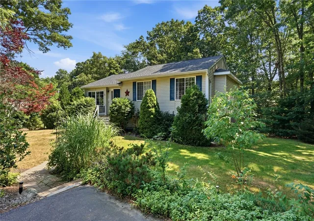 Homes for sale in Coventry, RI | 3 Cote Ct, Coventry, RI 02816 | MLS# 1416878