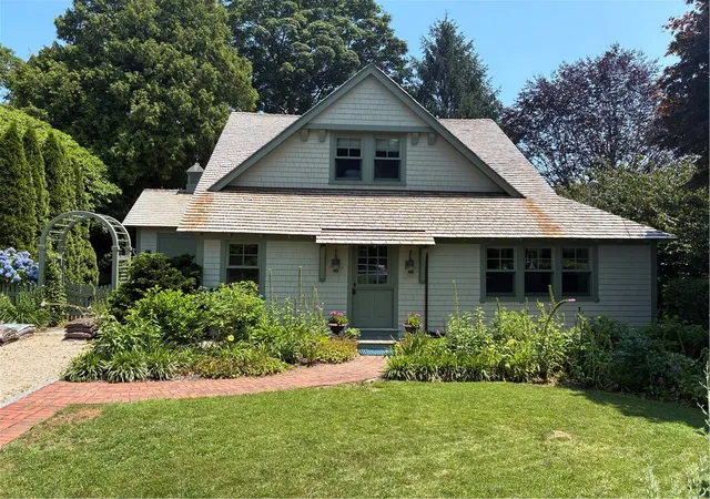 Homes for sale in Jamestown, RI | 48 Grinnell St, Jamestown, RI 02835 | MLS# 1416789