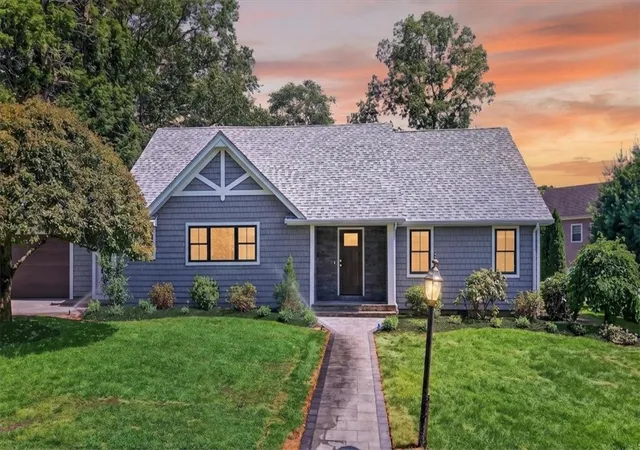 3rd image of 61 Applegate Rd, Cranston, RI 02920 | MLS# 1416884
