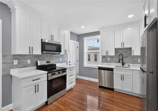 3rd image of 100 Knight St #5, Providence, RI 02909 | MLS# 1416766