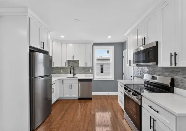 3rd image of 100 Knight St #6, Providence, RI 02909 | MLS# 1416885