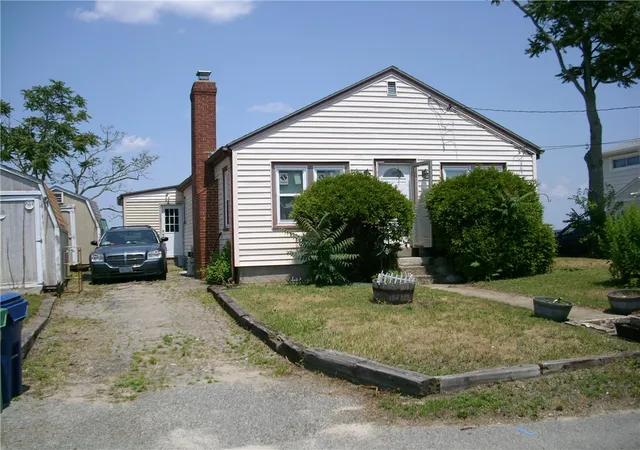 2nd image of 300 Shawomet Ave, Warwick, RI 02889 | MLS# 1416892