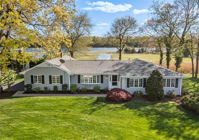 Homes for sale in Barrington, RI | 33 Meadowbrook Dr, Barrington, RI 02806 | MLS# 1416869