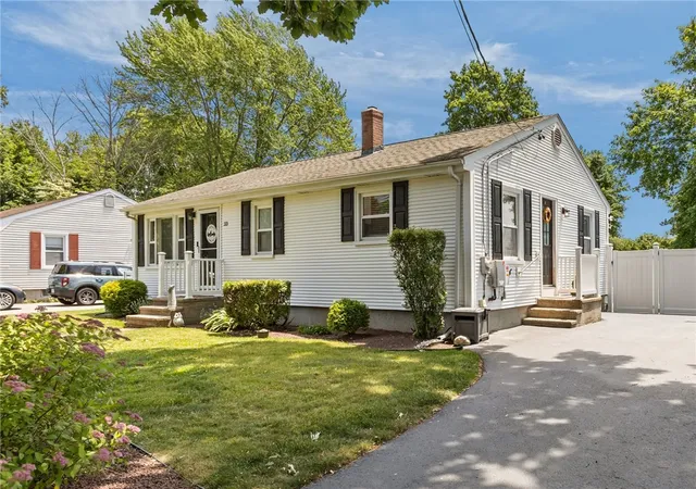 Homes for sale in Cumberland, RI | 33 Fairhaven Rd, Cumberland, RI 02864 | MLS# 1416861