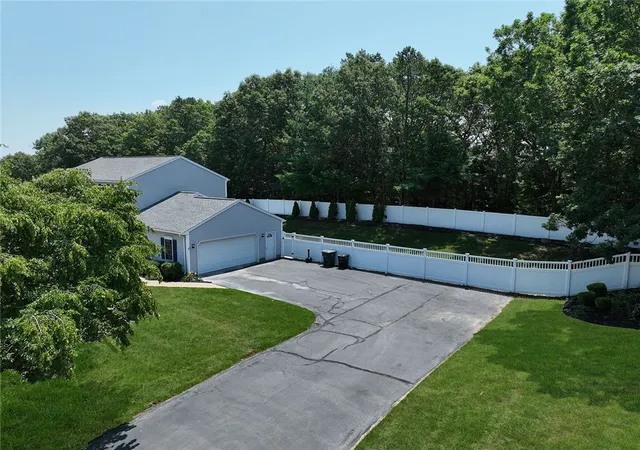 Homes for sale in Coventry, RI | 10 Kiley Wy, Coventry, RI 02816 | MLS# 1416694