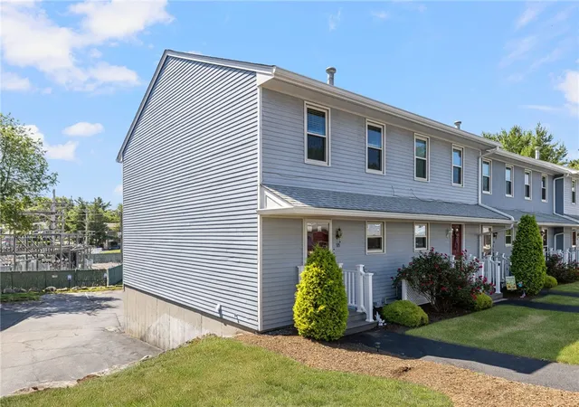 2nd image of 4 Smithfield Rd #18, North Providence, RI 02904 | MLS# 1412401