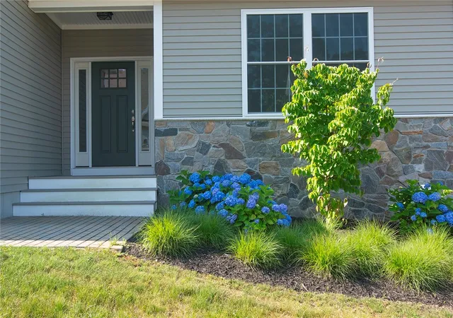 3rd image of 16 Abbey Ln #17, Westerly, RI 02891 | MLS# 1416856