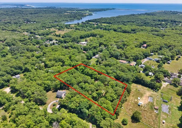 Homes for sale in Little Compton, RI | 99 Pottersville Rd, Little Compton, RI 02837 | MLS# 1416393