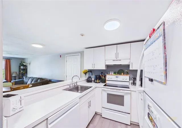 Homes for sale in North Providence, RI | 200 Woodlawn Ave #203, North Providence, RI 02904 | MLS# 1416963