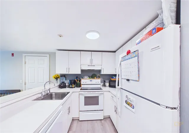 Homes for sale in North Providence, RI | 200 Woodlawn Ave #203, North Providence, RI 02904 | MLS# 1416963