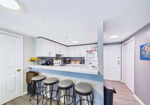 Homes for sale in North Providence, RI | 200 Woodlawn Ave #203, North Providence, RI 02904 | MLS# 1416963