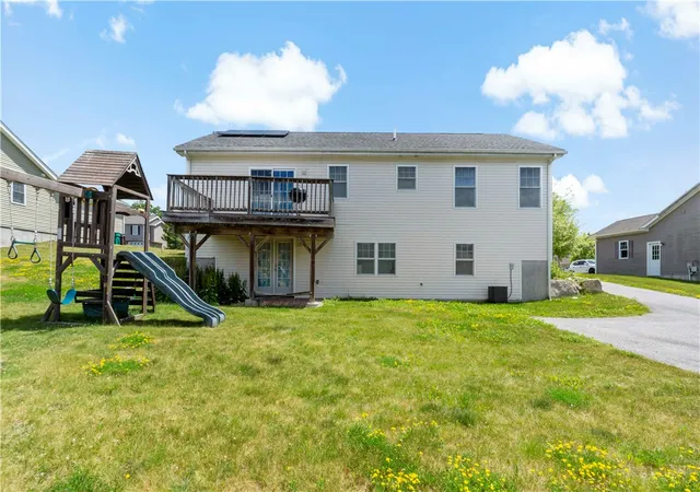 2nd image of 139 Danielle Dr, Woonsocket, RI 02895 | MLS# 1417031