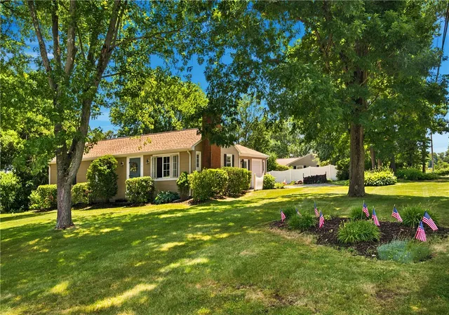 Homes for sale in Cumberland, RI | 1 Teakwood Dr, Cumberland, RI 02864 | MLS# 1416966