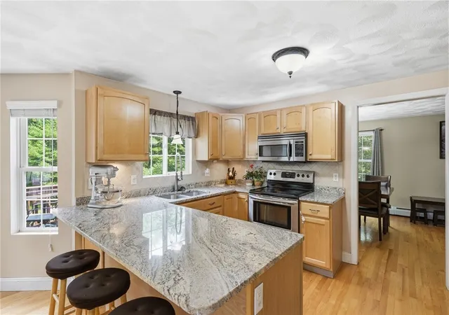 Homes for sale in Coventry, RI | 859 Knotty Oak Rd, Coventry, RI 02816 | MLS# 1417018
