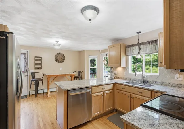 Homes for sale in Coventry, RI | 859 Knotty Oak Rd, Coventry, RI 02816 | MLS# 1417018