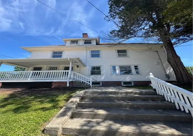 4th image of 2249 Cranston St, Cranston, RI 02920 | MLS# 1417080