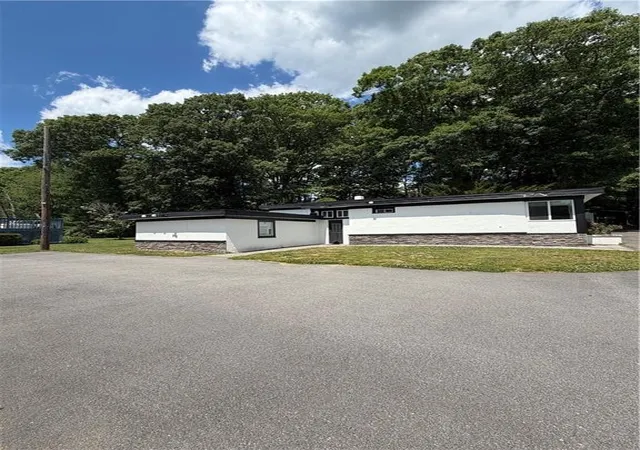 Homes for sale in Smithfield, RI | 35 Fenwood Ave, Smithfield, RI 02917 | MLS# 1417085
