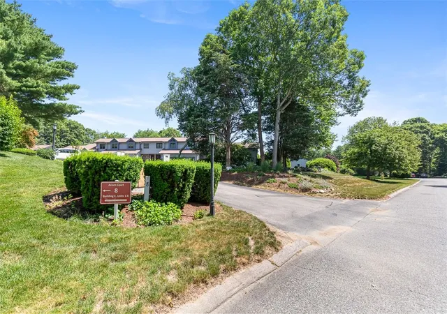 2nd image of 8 Acorn Ct #E2, South Kingstown, RI 02879 | MLS# 1417033