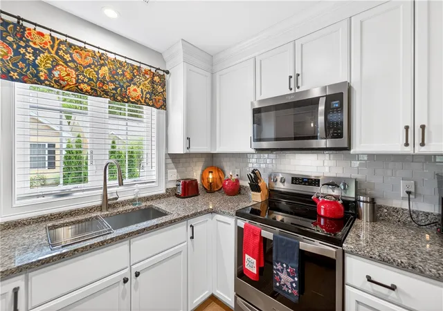 Homes for sale in Coventry, RI | 12 Rivers Edge Dr, Coventry, RI 02816 | MLS# 1417091