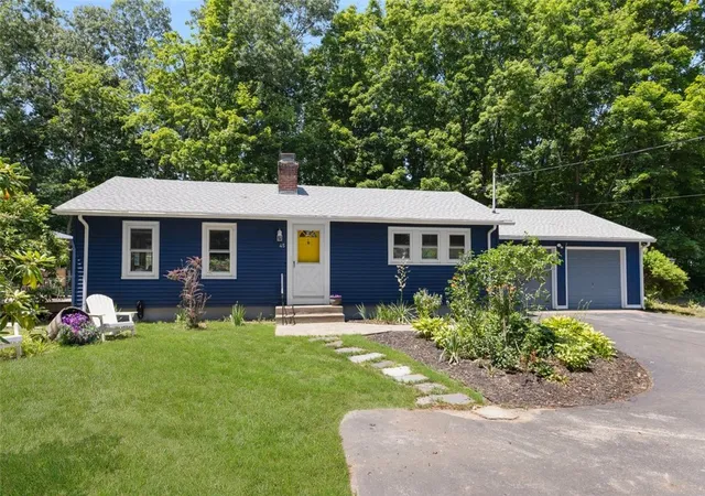 Homes for sale in North Kingstown, RI | 45 Gardiner Ave, North Kingstown, RI 02852 | MLS# 1417062
