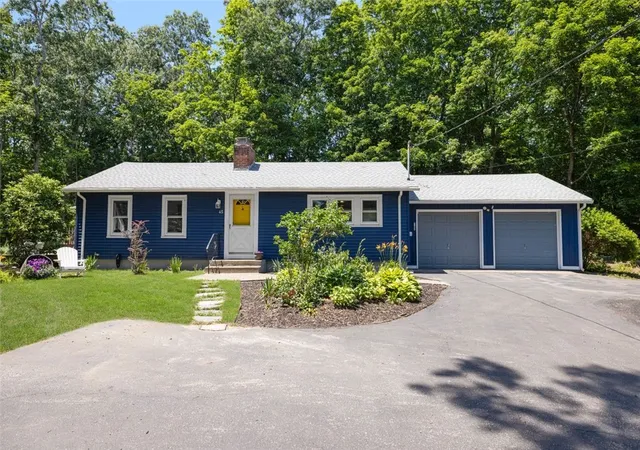 Homes for sale in North Kingstown, RI | 45 Gardiner Ave, North Kingstown, RI 02852 | MLS# 1417062