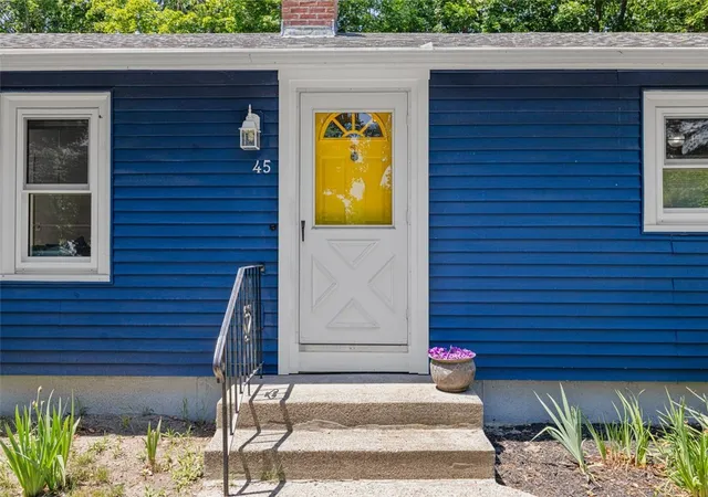 Homes for sale in North Kingstown, RI | 45 Gardiner Ave, North Kingstown, RI 02852 | MLS# 1417062