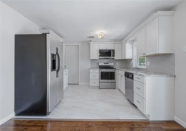 4th image of 132 Potowomut Rd, Warwick, RI 02818 | MLS# 1417132