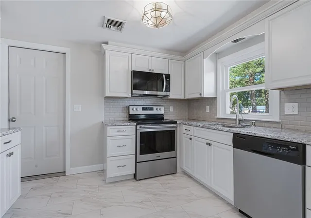 5th image of 132 Potowomut Rd, Warwick, RI 02818 | MLS# 1417132