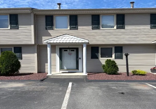 Homes for sale in Cranston, RI | 165 Holland St #4, Cranston, RI 02920 | MLS# 1417153